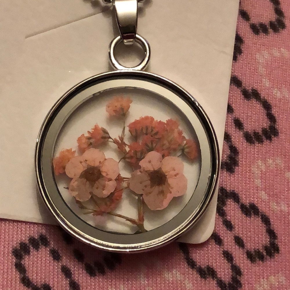flower pendant necklace